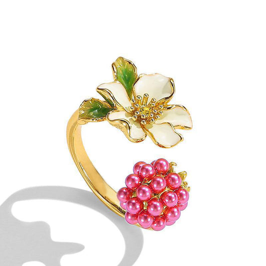Sweet Berries Petal & Berry Ring